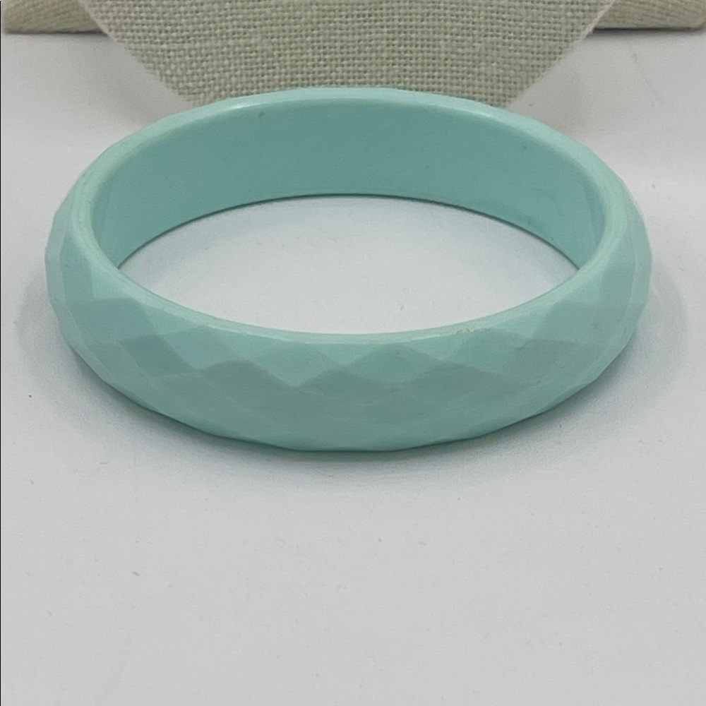 3.25.26-5 Unbranded Faceted Aqua Blue Bangle Bracelet